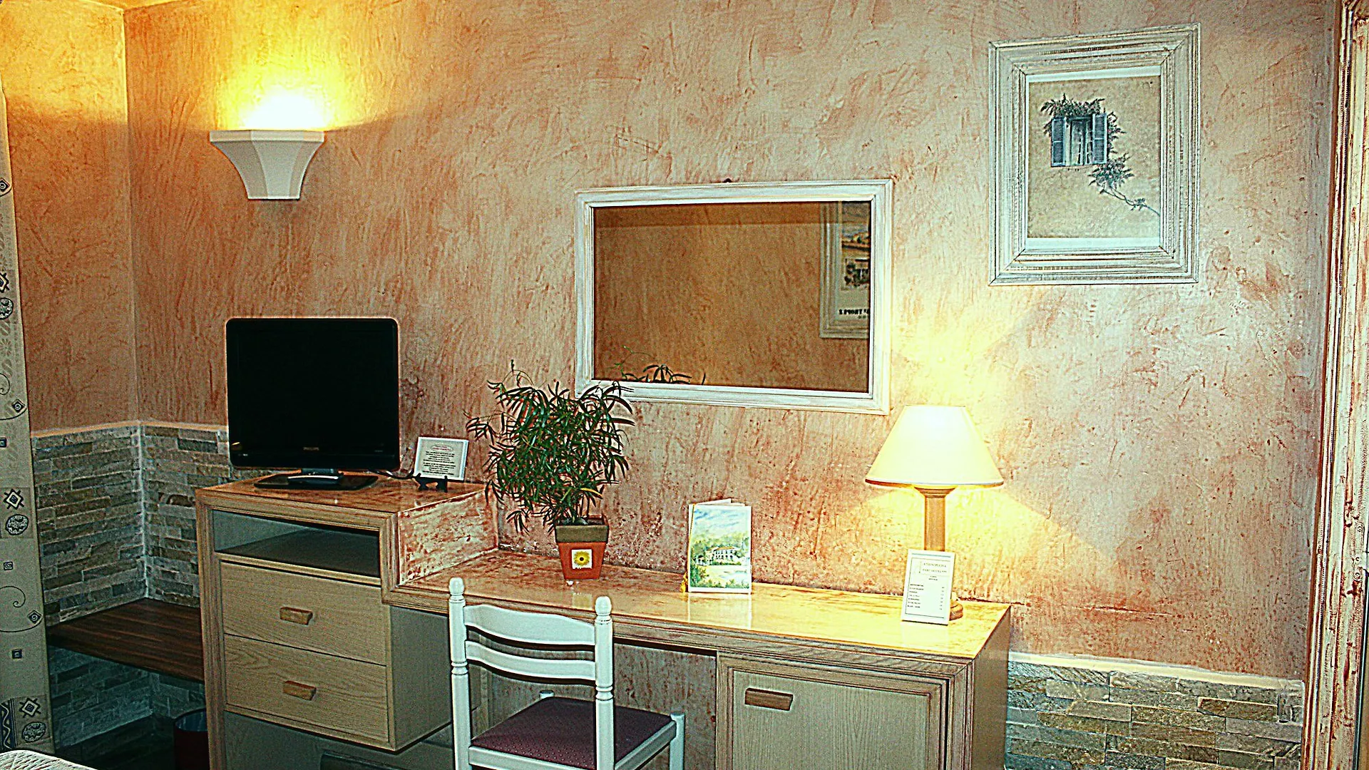 Athenopolis Hotel Grimaud 3*,